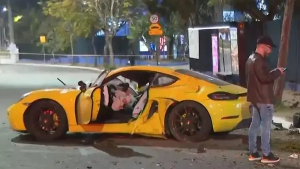 Motorista de Porshe atropela e mata motociclista após discussão