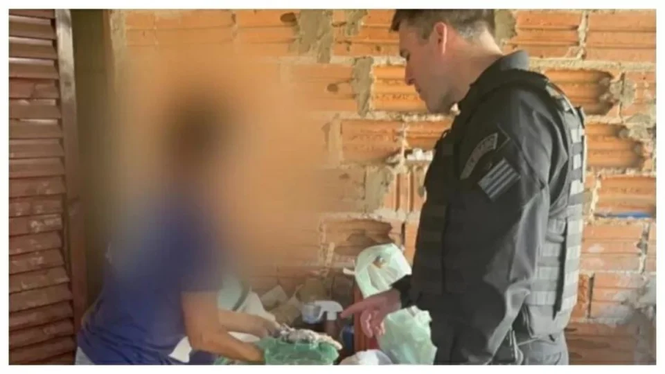 Mulher suspeita de traição e joga soda cáustica nas partes íntimas do marido