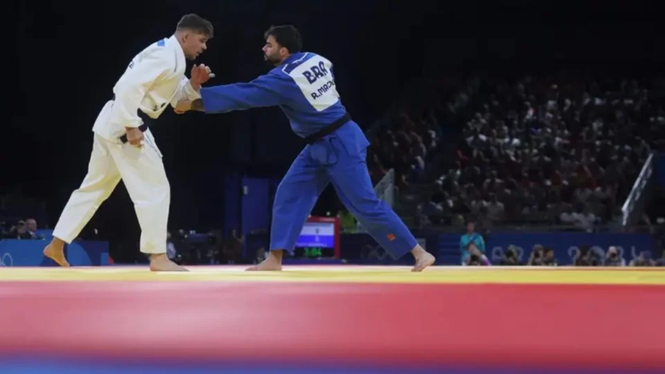 Olimpíadas 2024: Rafael Macedo perde para espanhol no judô