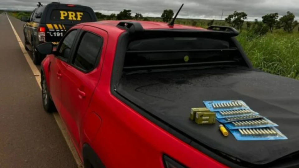 PRF prende três pessoas com 151 munições na BR-174 em Boa Vista
