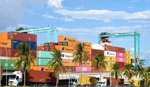 Procon notifica empresas de navegação para esclarecer sobretaxa no AM