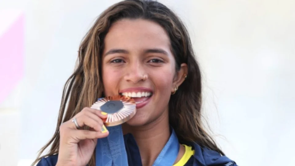 Olimpíadas 2024: Rayssa Leal manda recado religioso em libras