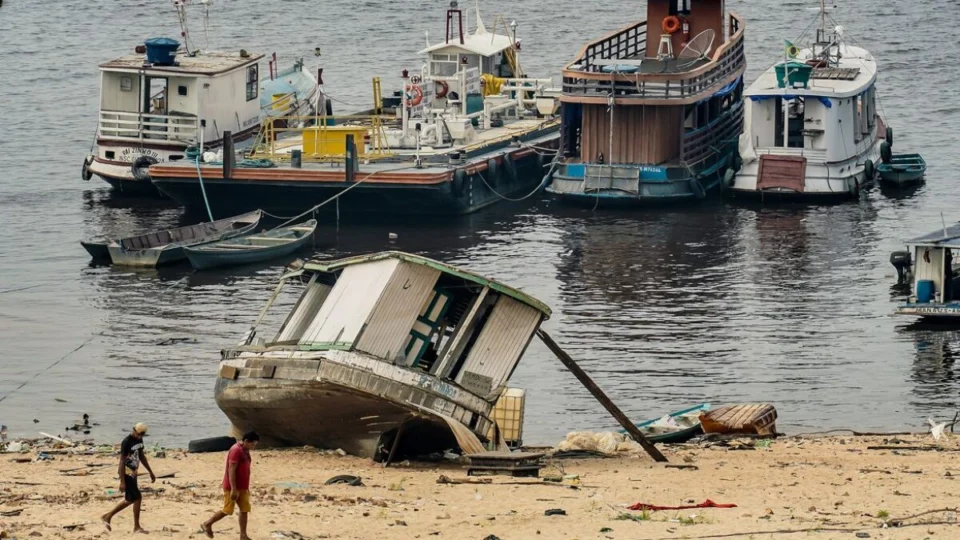 Seca extrema deve isolar 50% das comunidades da Amazônia