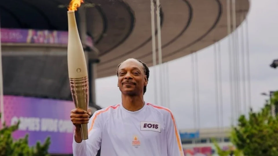 Olimpíadas 2024: Snoop Dogg carrega tocha olímpica; veja memes