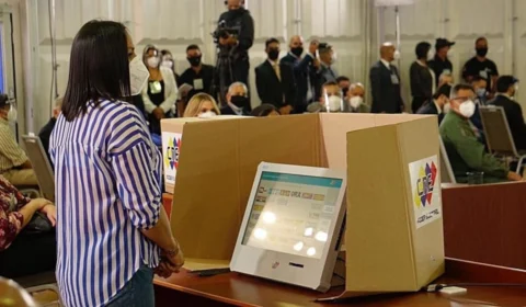 Venezuela usa urna eletrônica assim como no Brasil