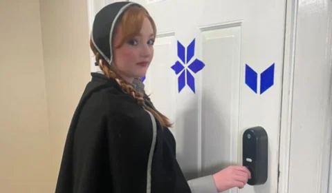 VÍDEO: Atriz comove fãs ao levar 10 anos para recriar cena de Frozen