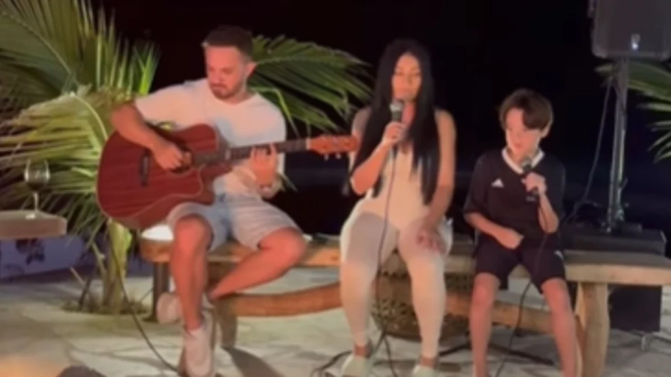 VÍDEO: Filho de Simaria solta voz e surpreende internautas