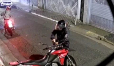VÍDEO: Ladrão rouba moto em apenas 27 segundos
