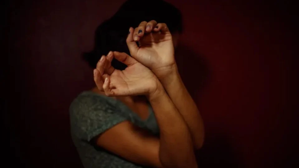 Homicídios caem, mas feminicídio cresce no Brasil em 2023