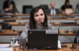 Regime para alunos impossibilitados de ir à escola vai à sanção