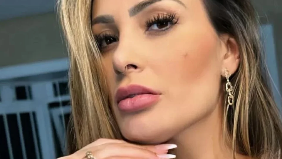 Andressa Urach mostra fotos da sua nova tatuagem, que levou 6 horas