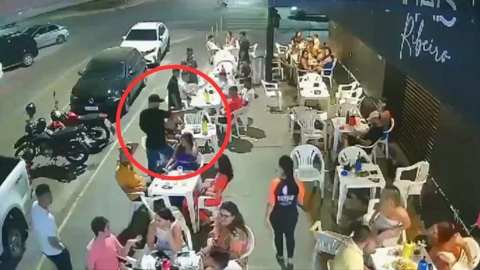 Vídeo: homem é morto a tiros em conveniência de Porto Velho; câmeras flagram o crime