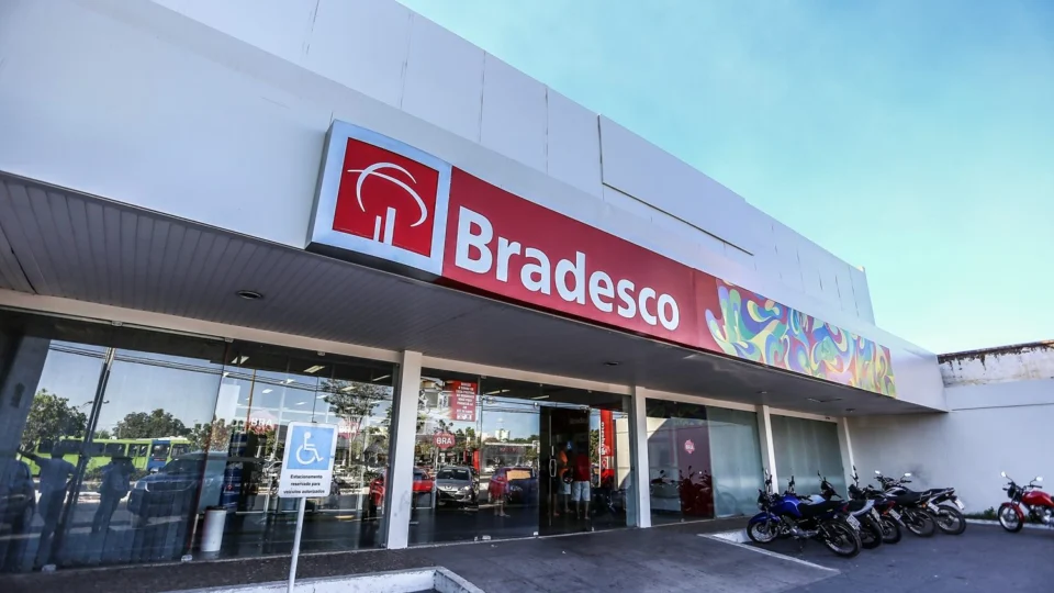 Bradesco e Azul são afetados por apagão; veja recomendações
