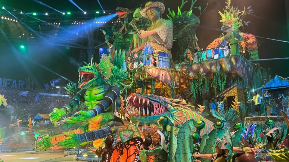 Festival de Parintins: Caprichoso homenageia Sacacas na volta de Edilson Santana