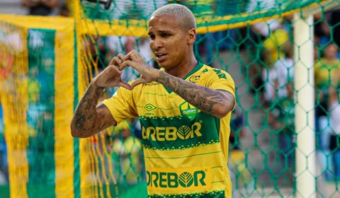 Deyverson processa mãe de sua filha por causa de música; entenda