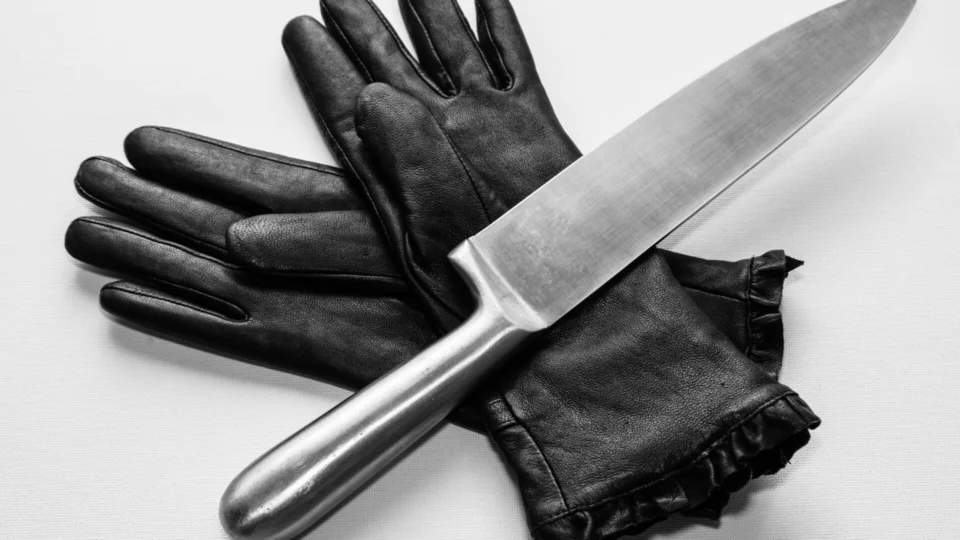 Jovem é assassinado a facadas em Ariquemes; mãe presencia o crime