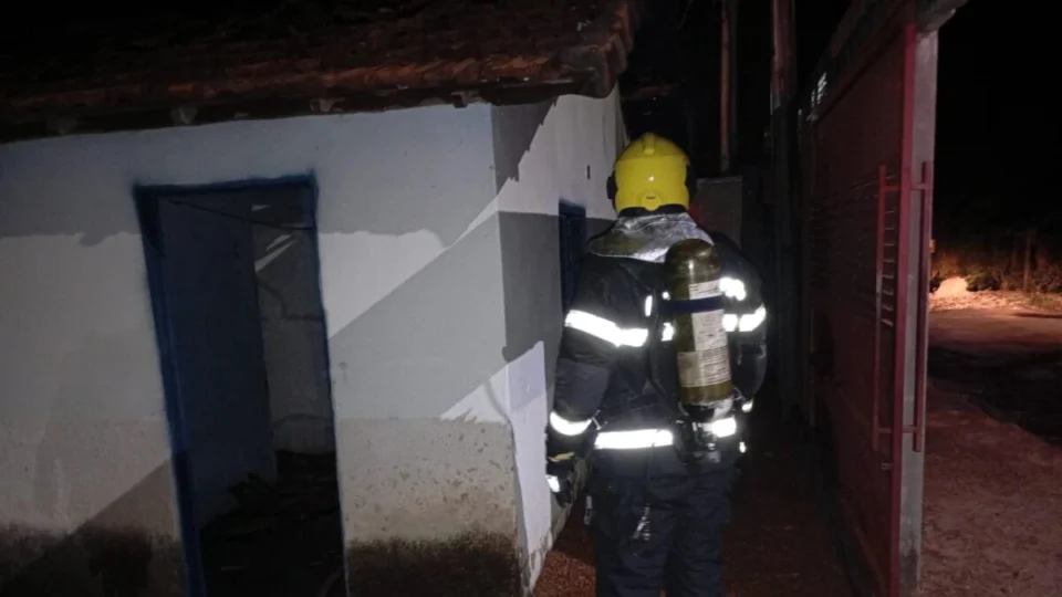Incêndio em casa por surto psicótico destrói residência em Gurupi