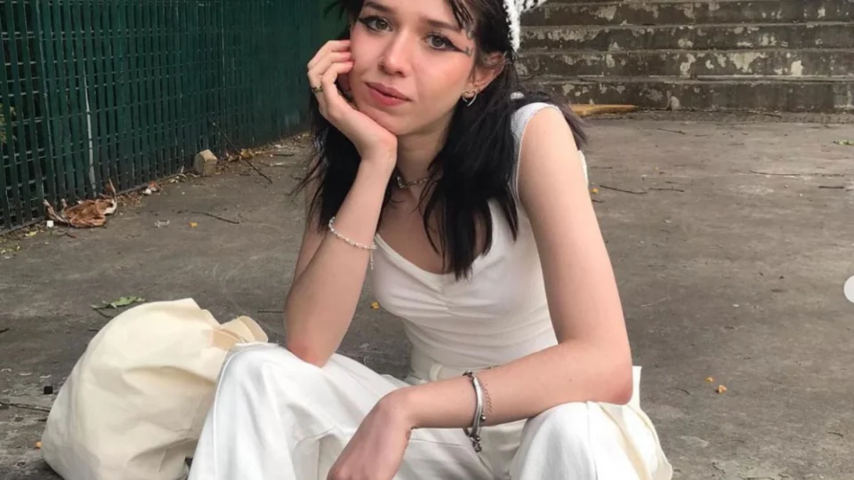 Jovem viraliza no TikTok preparando cadáveres para velório