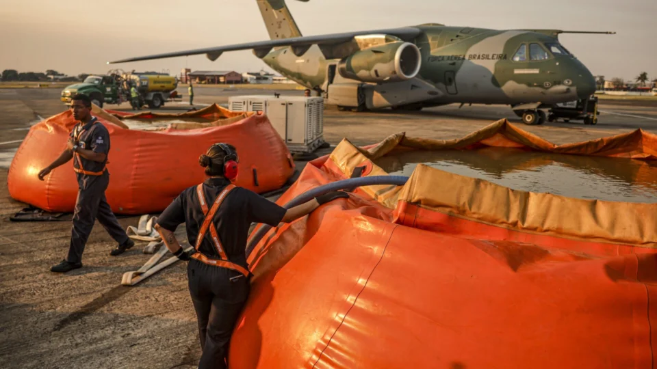 Incêndios no Pantanal: FAB já utilizou mais de 300 mil litros de água