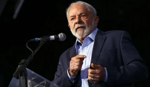 Lula é melhor do que Bolsonaro para 41% dos brasileiros, diz pesquisa