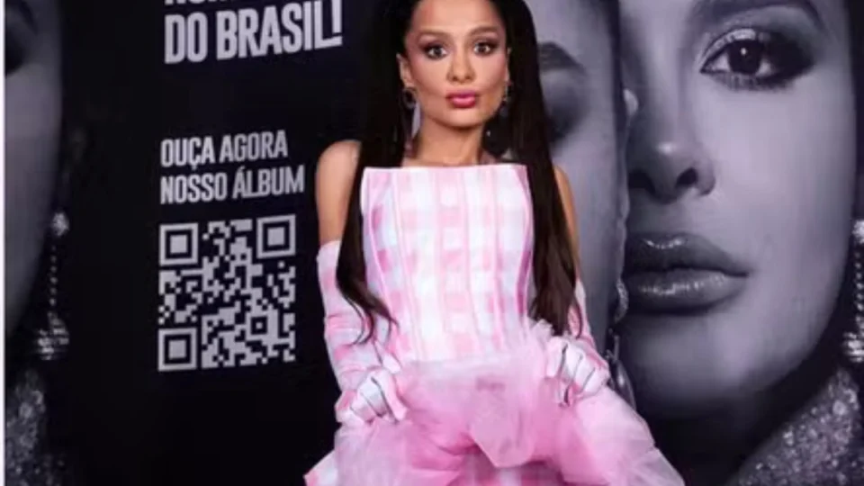 Maiara chama atenção dos fãs por aparência em festa junina