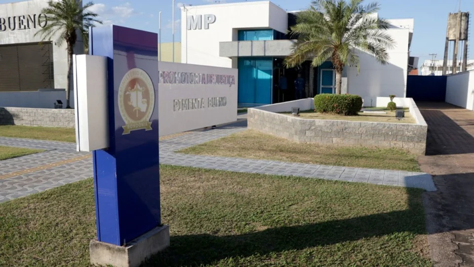 Vídeo: MP denuncia homem que jogou bombeiro de viaduto por tentativa de homicídio, em Pimenta Bueno-RO