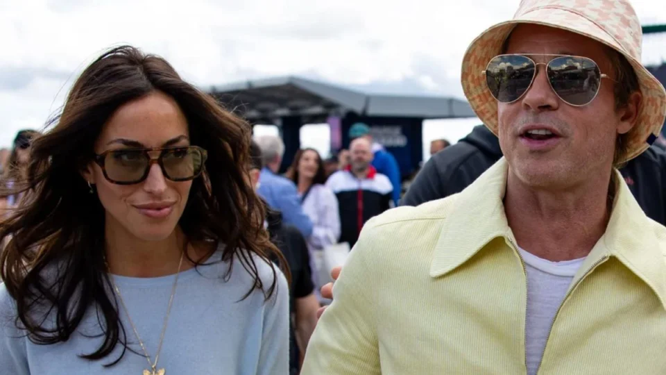 Brad Pitt passa a tomar mais banhos após pedido de namorada