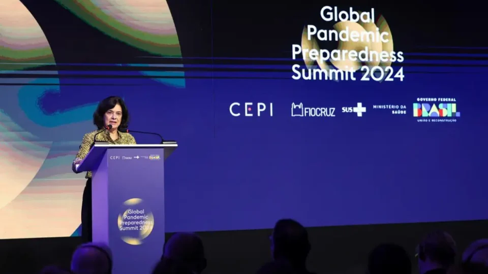 Brasil está pronto para enfrentar novas pandemias, diz ministra