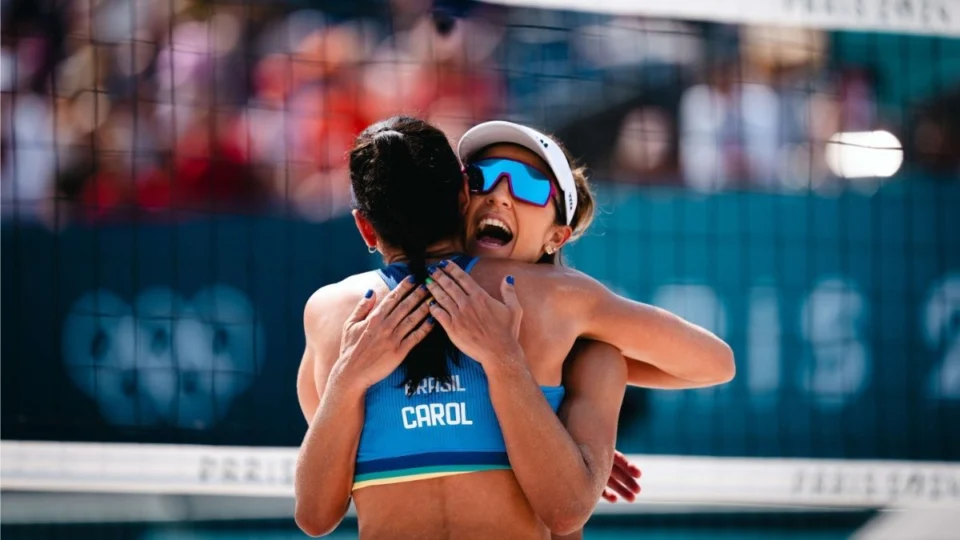 Olimpíadas 2024: Brasil avança às oitavas no vôlei de praia