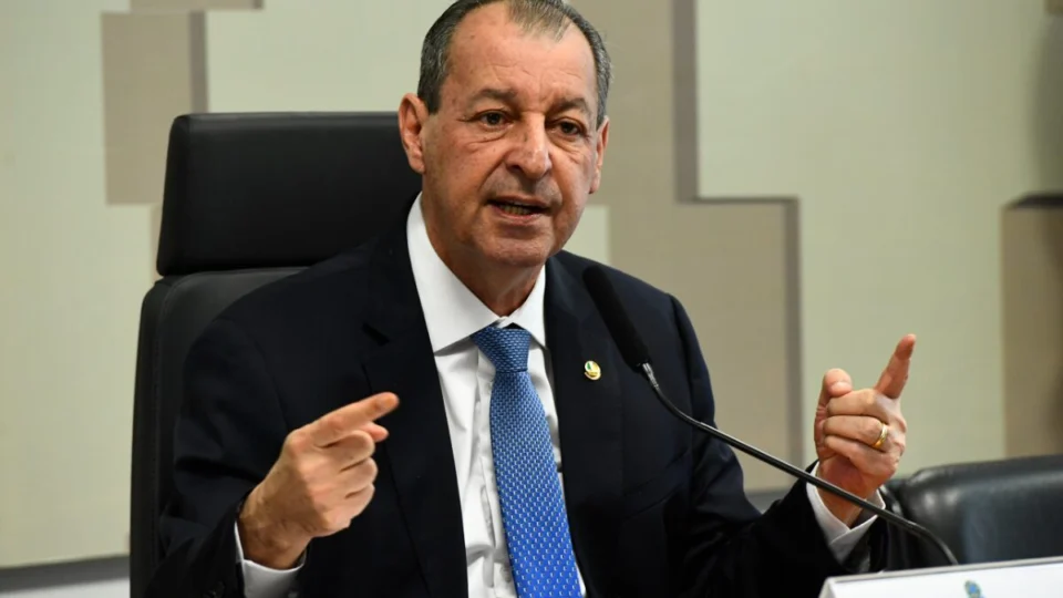 Omar Aziz chama Milei de ‘bandido’ e ‘vagabundo’