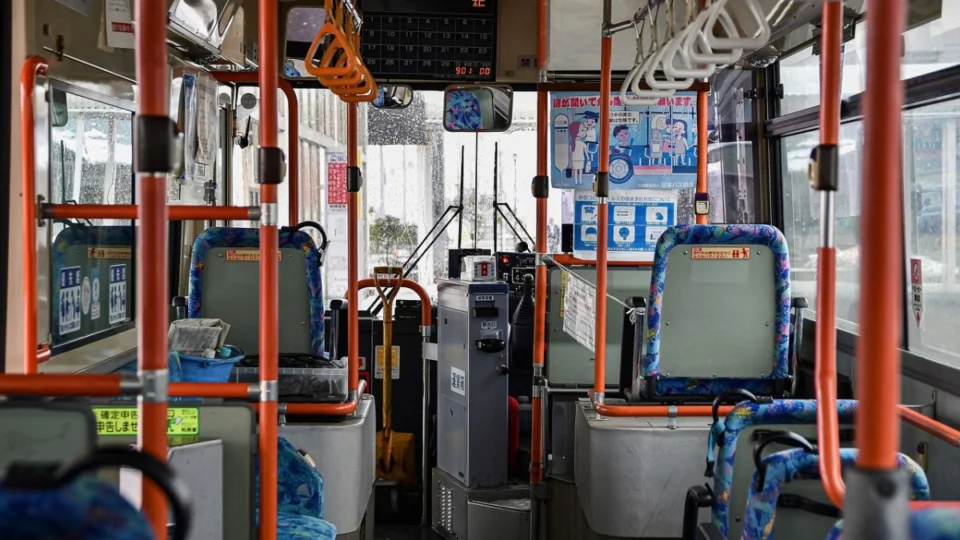 Bandidos são espancados após tentarem assaltar ônibus em Manaus