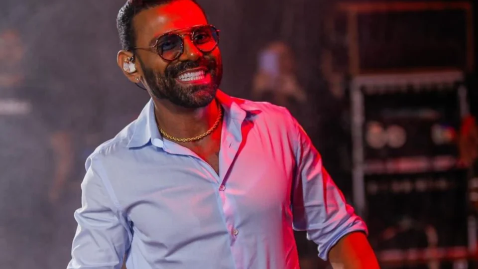 VÍDEO: Pablo do Arrocha dá bronca em fã no meio do show