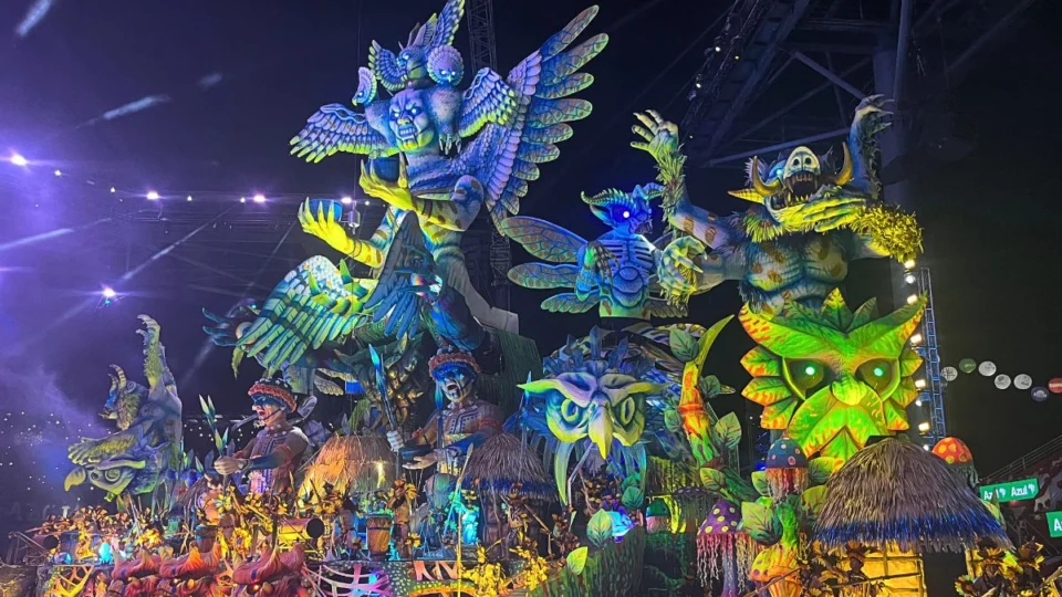 Festival de Parintins: Caprichoso encerra com transformações e ritual Awa Guajá