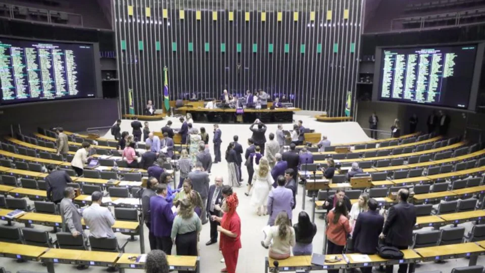 Partidos políticos poderão ter multas bilionárias perdoadas