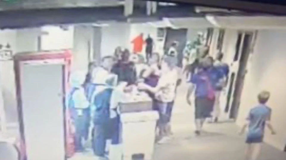 Vídeo mostra presidente do Corinthians agredindo torcedor do Cruzeiro