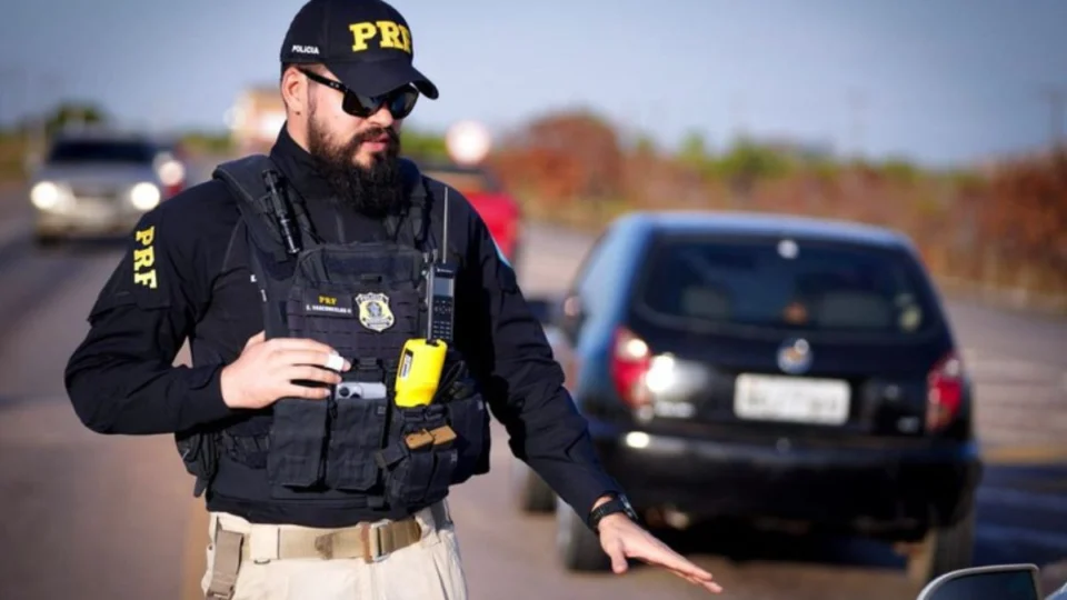 PRF e IBAMA apreendem armas, munições, ouro e mercúrio em operação contra garimpo ilegal em Roraima