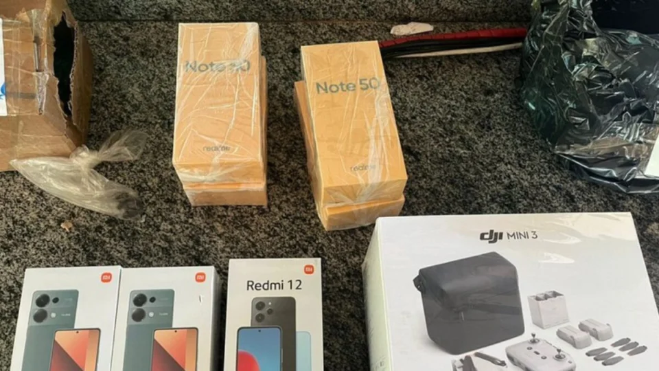 PRF apreende drogas e eletrônicos em ônibus no Tocantins