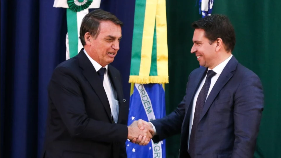 Abin paralela: Ramagem teria orientado Bolsonaro a atacar as urnas