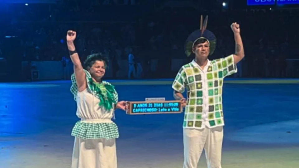 Festival de Parintins: Caprichoso leva ‘Relógio do Clima’ ao Bumbódromo