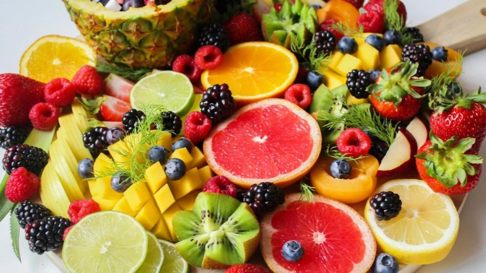 Salada de frutas cremosa: confira receita fácil e refrescante para o calor