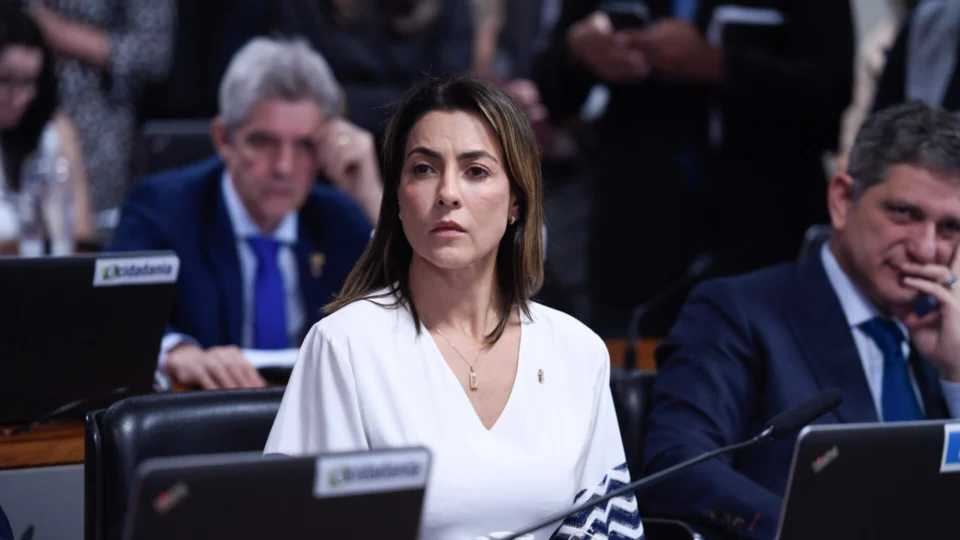 Votação de projeto que regulamenta cigarros eletrônicos é adiada