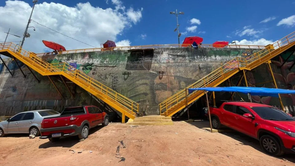 VÍDEO: casal é visto fazendo sexo perto da balsa Amarela em Manaus