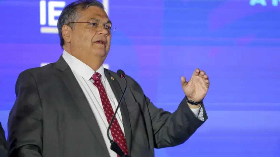 Dino afirma que Moraes solicitou legalmente relatórios ao TSE