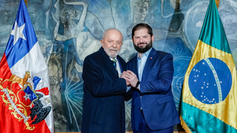 Em viagem ao Chile, Lula fecha 19 acordos bilaterais