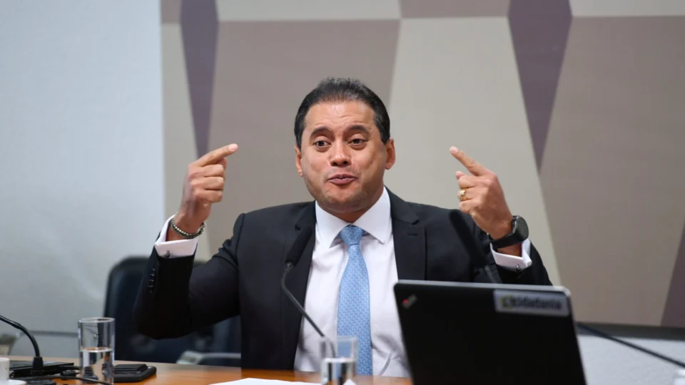 Mudanças nas regras de inelegibilidade para políticos vão ao Plenário