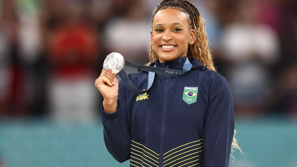Olimpíadas 2024: Rebeca Andrade conquista medalha de prata