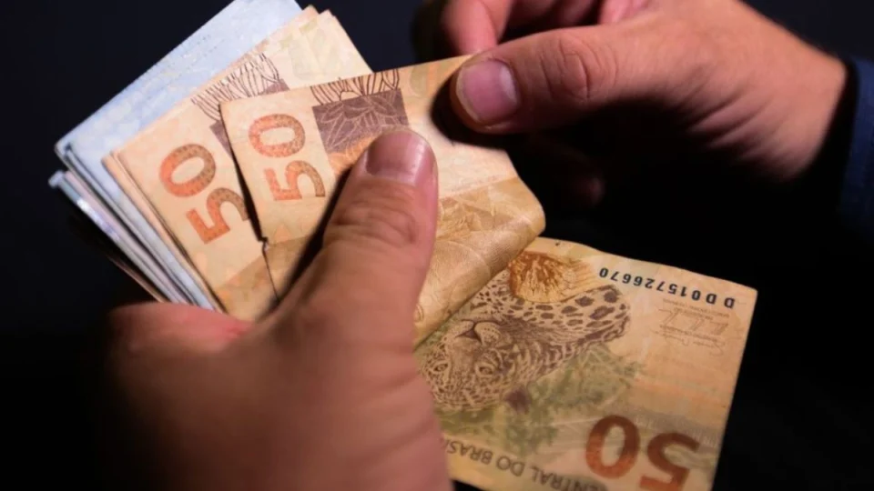Salário mínimo vai aumentar para quanto? Veja o valor para 2026