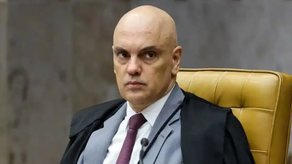 Moraes afirma que redes sociais só continuarão a operar se respeitarem a legislação