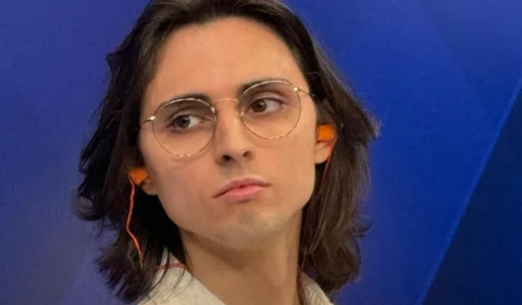 Amom Mandel participa de debate a prefeito de Manaus sem fone de ouvido