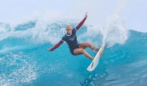 Olimpíadas 2024: brasileiras vão às quartas do surfe feminino